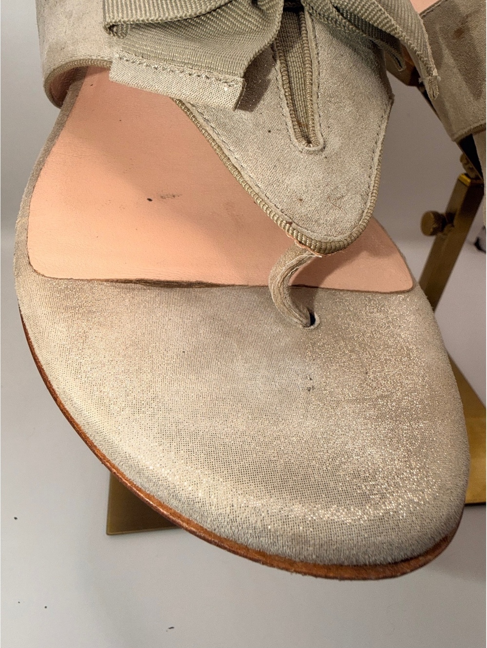 Taryn Rose Metallic Gold Bow Slide Sandals Size 37 - Picture 2 of 3